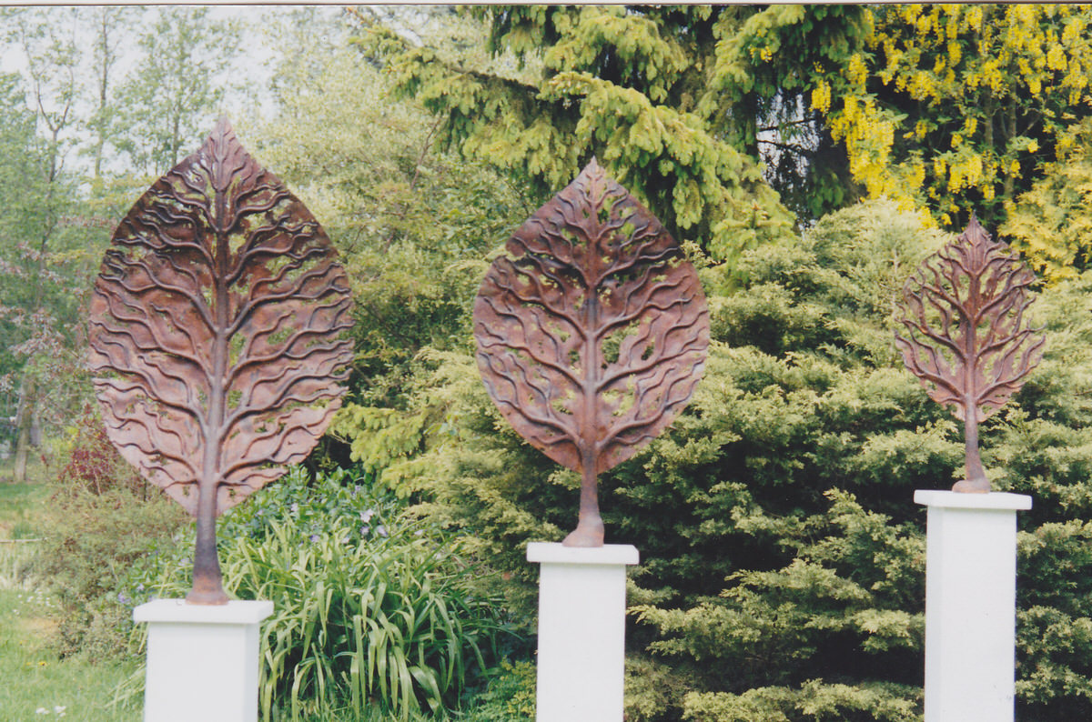 Life Leaves series steel sculpture bespoke sculpture installation sculpture Tree design garden sculpture by Mark Reed