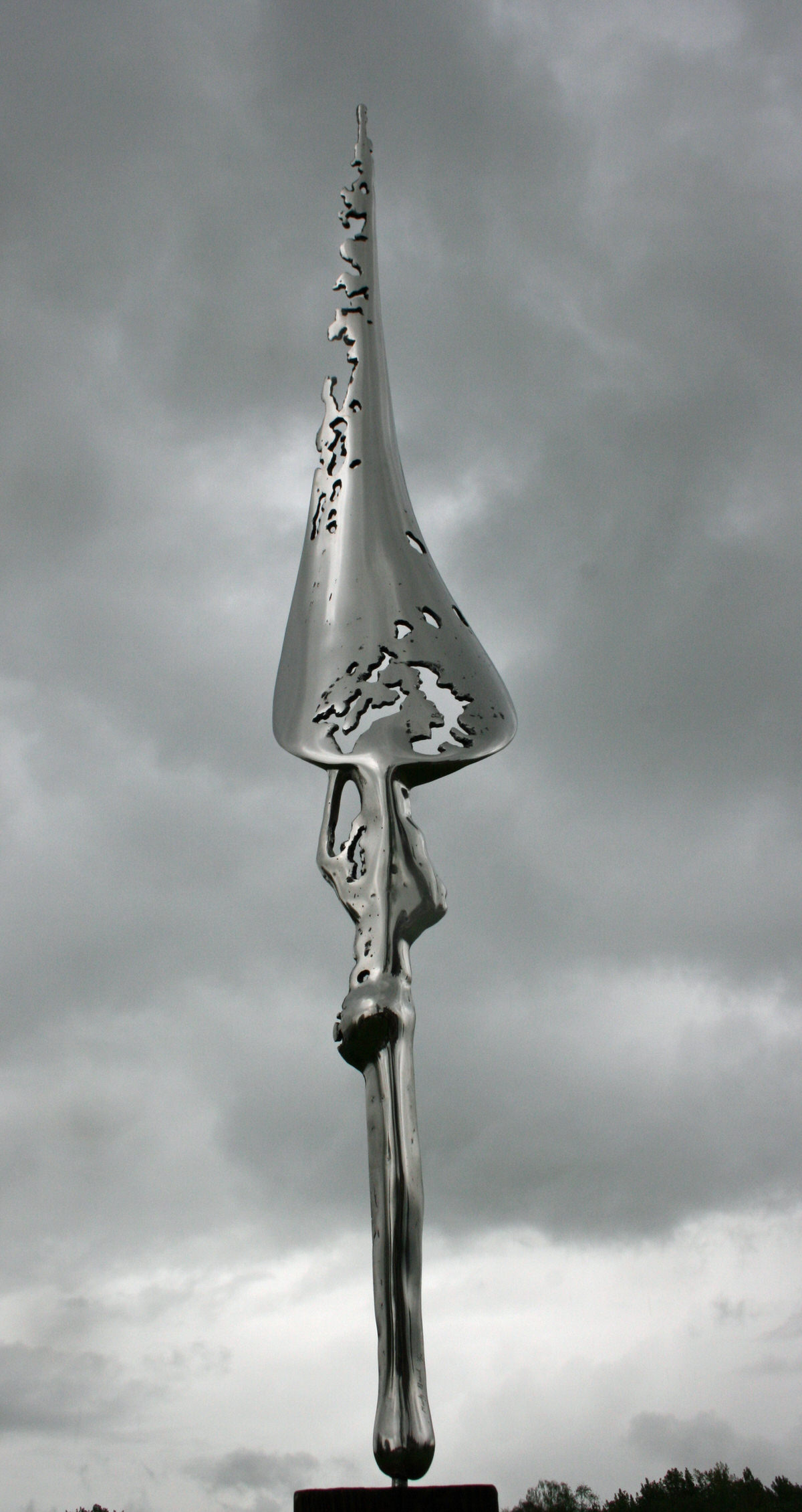 Salvation sculpture- contemporary stainless steel sculpture and water feature by Mark Reed the national gallery of art sculpture garden RHS Wisley