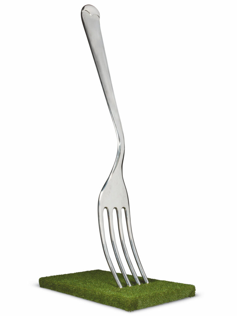 ForksculpturebyMarkReedstainlesssteelforkatChristiesLondon